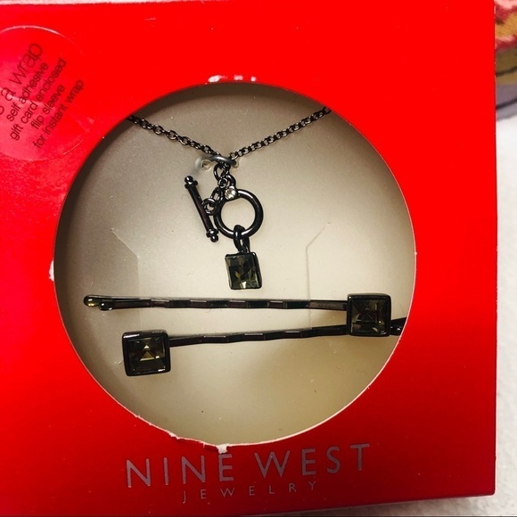 Nine West Gift Set Necklace and Bobbie Pins Smoky Grey New in Box - Picture 1 of 6
